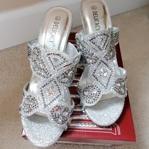 Nib Nwt Womens Delicacy Silver Jeweled Slides